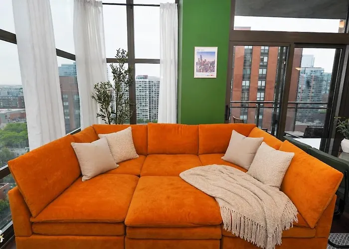 Skyline 2br On 20th Floor Near Grant Park With Paid Parking
