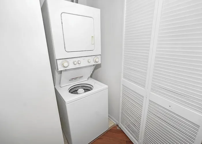 Skyline 2br On 20th Floor Near Grant Park With Paid Parking *