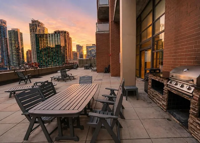 Skyline 2br On 20th Floor Near Grant Park With Paid Parking * Chicago