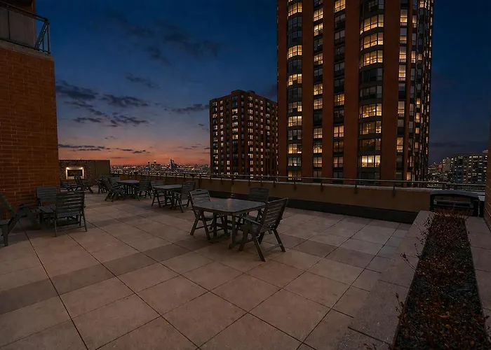 Skyline 2br On 20th Floor Near Grant Park With Paid Parking
